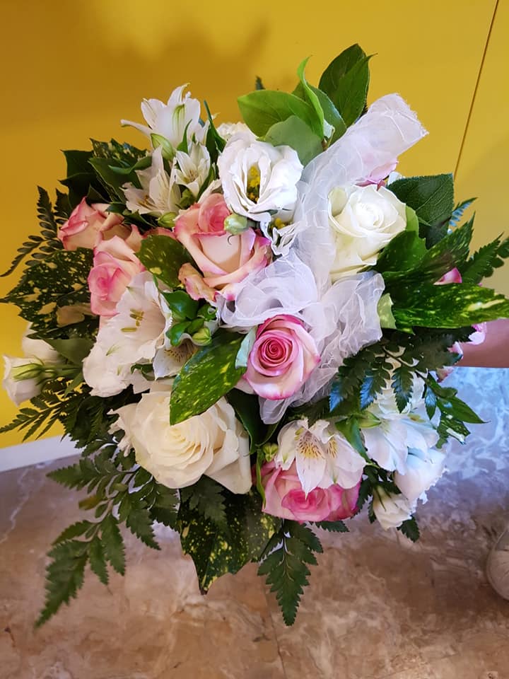 Bouchet Rose Lisianthus Nastro Fioreria Bruseghini Besenello Trento